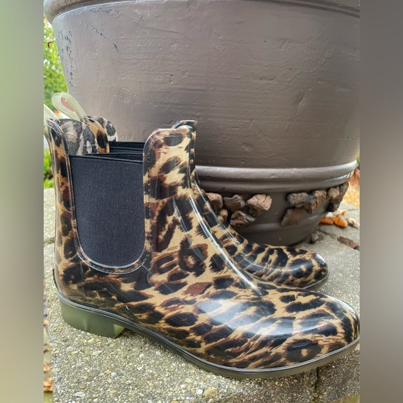 J Crew Leopard Chelsea Rain Boots Ankle Bootie Pull On Womens Sz 8 Animal print - Picture 2 of 11